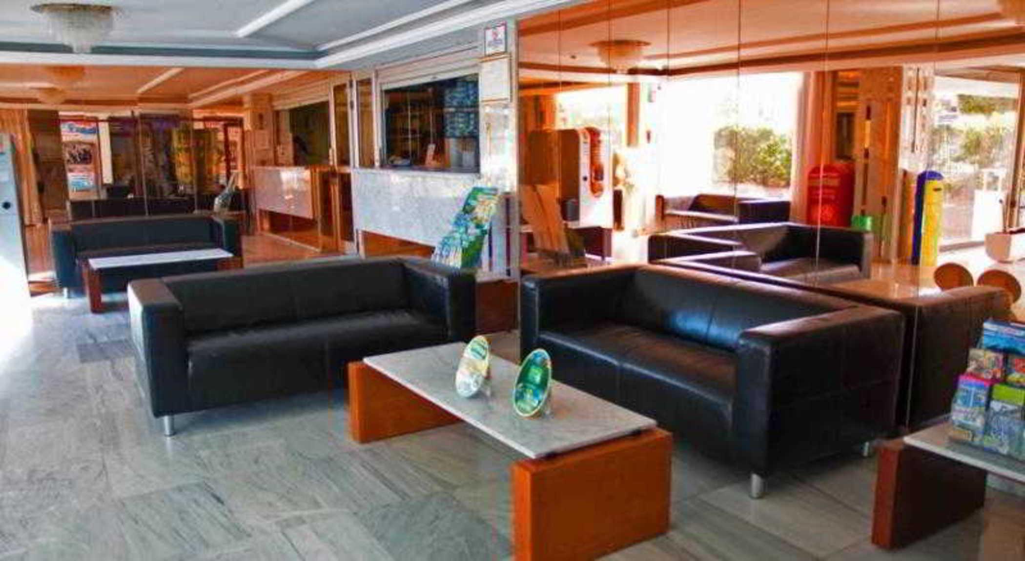 Arenas *