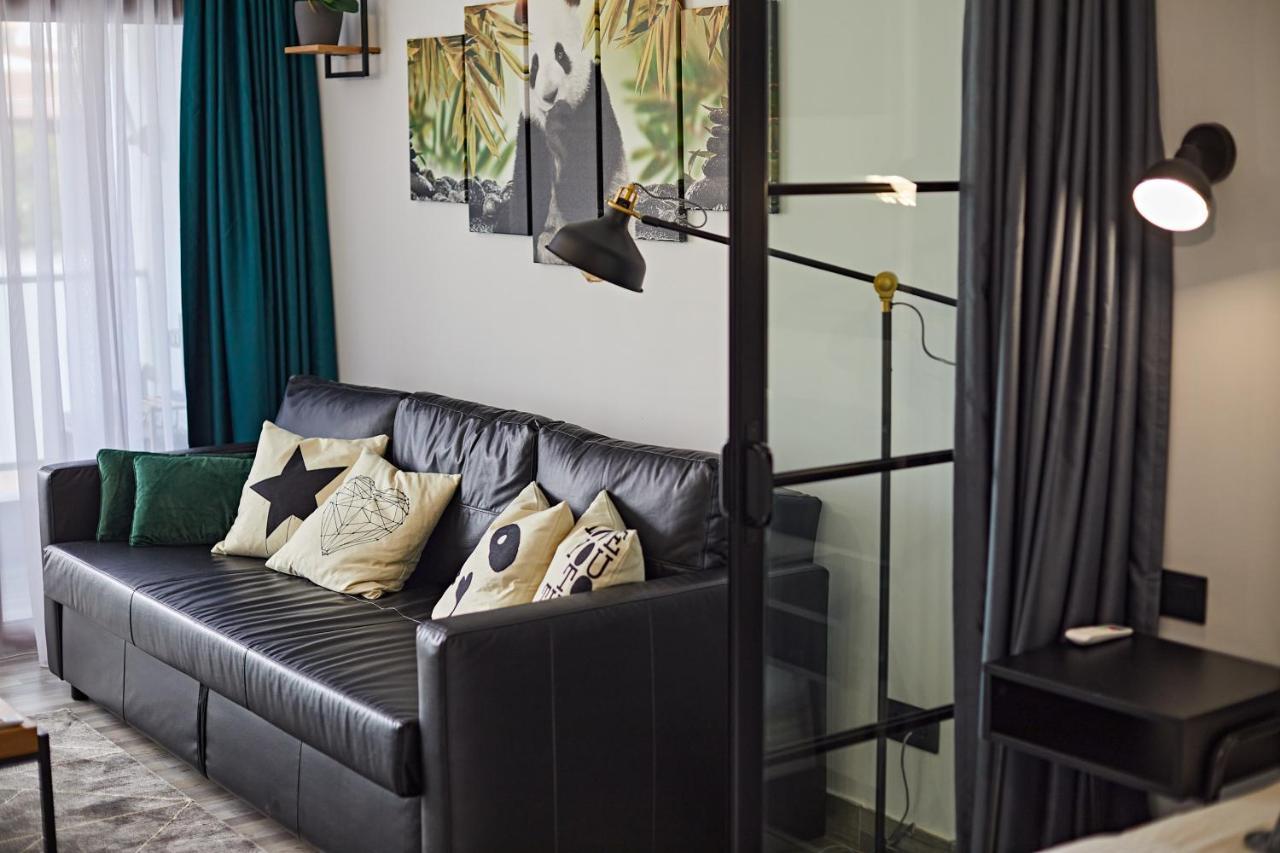 Apartment Panda House *