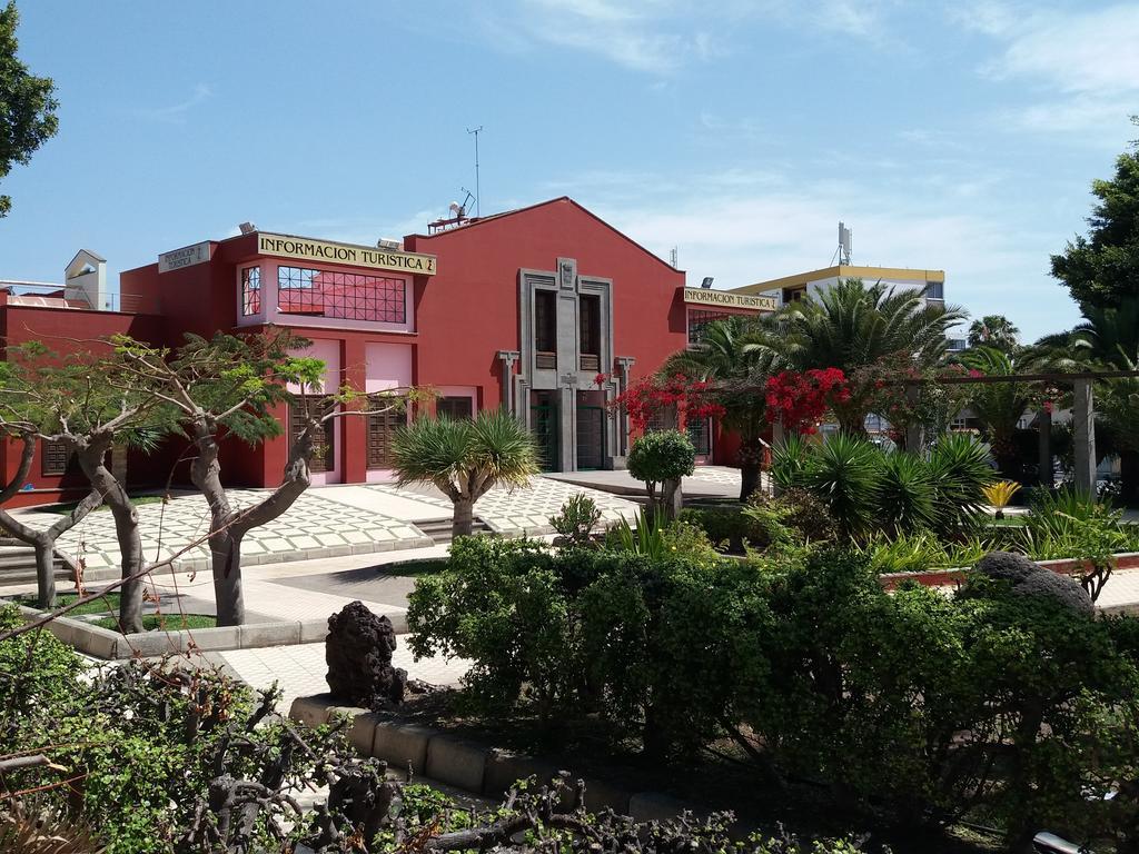 2-6 * Playa del Ingles (Gran Canaria)