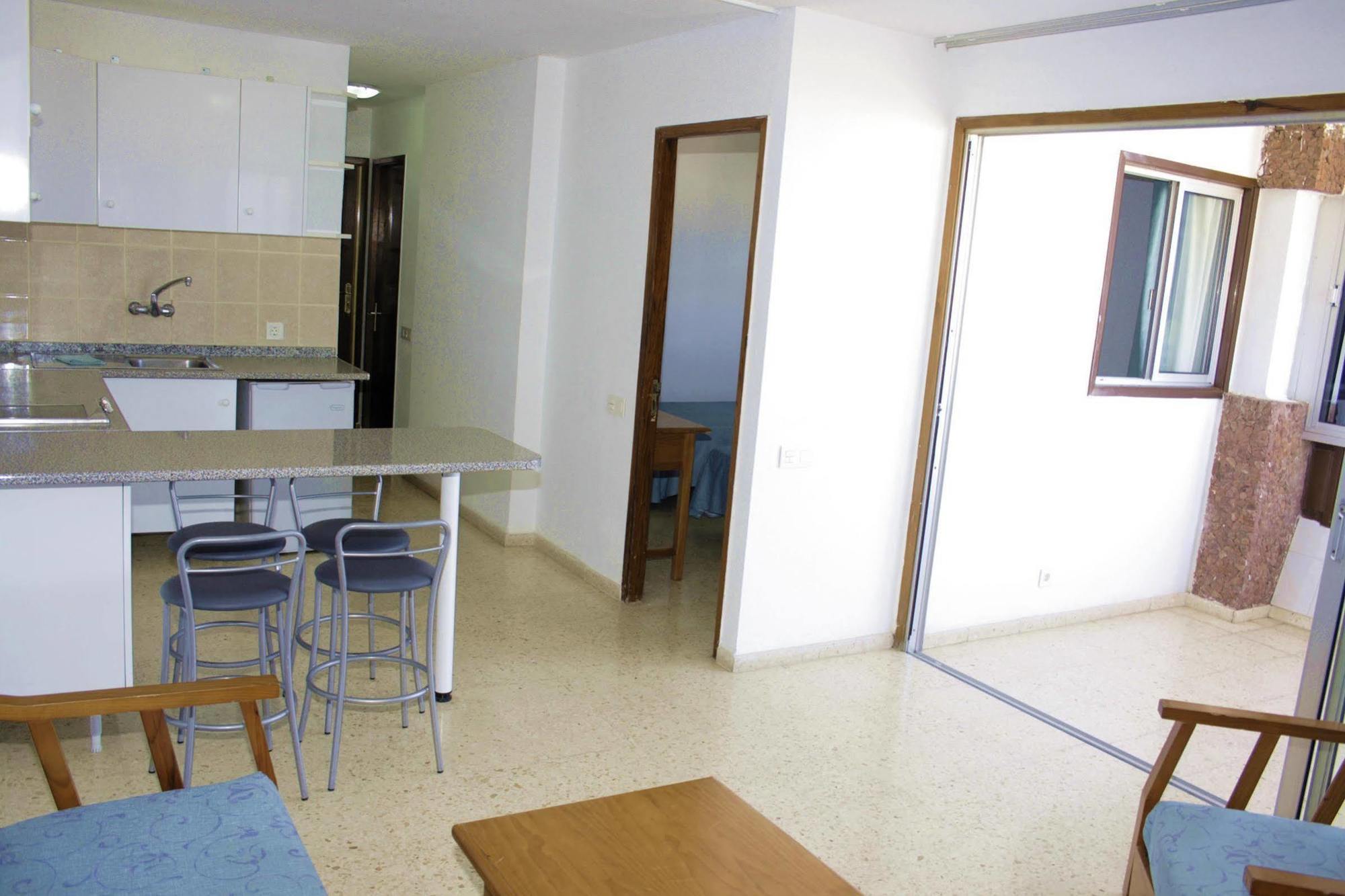 Apartment Roja *