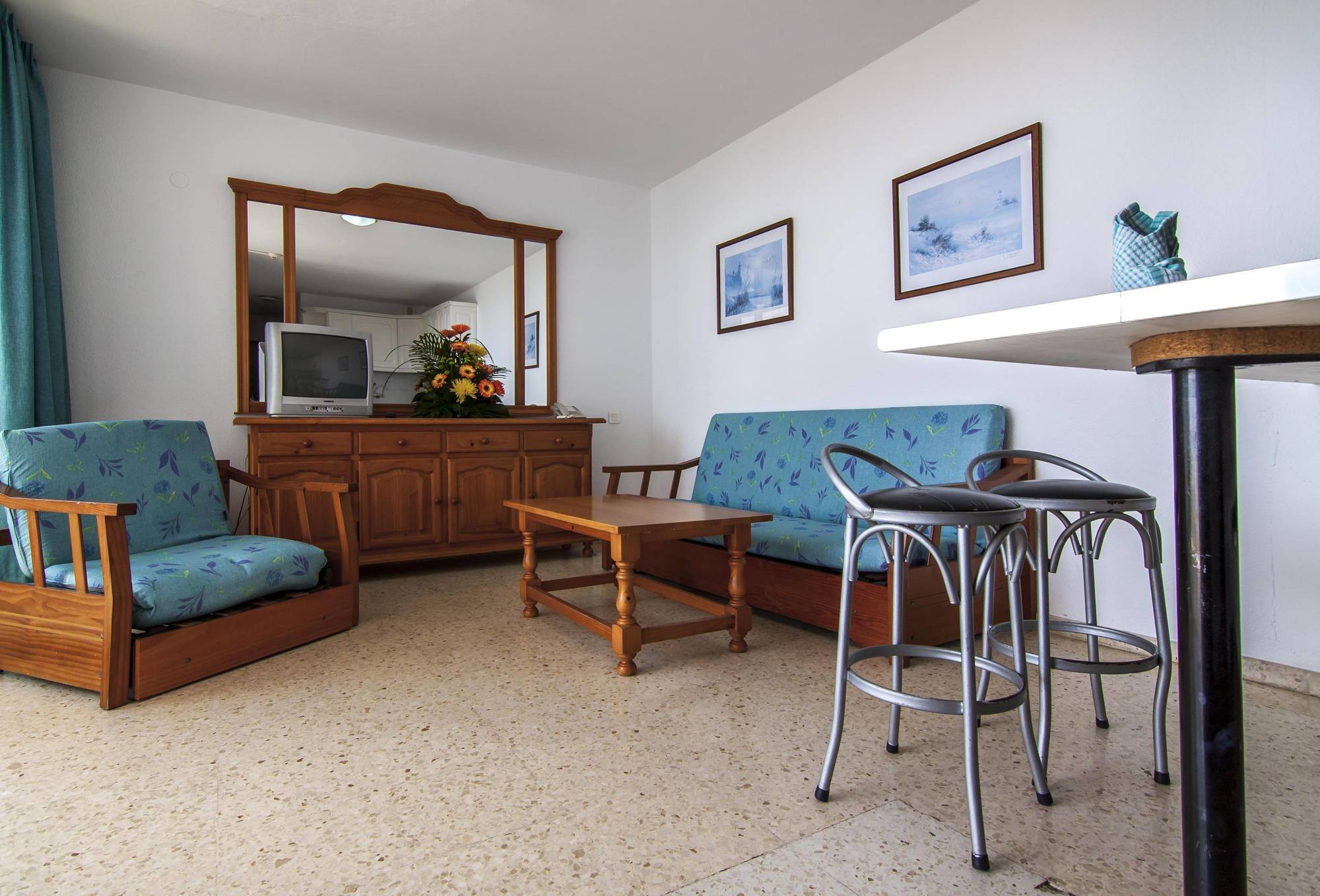 Apartment Roja *