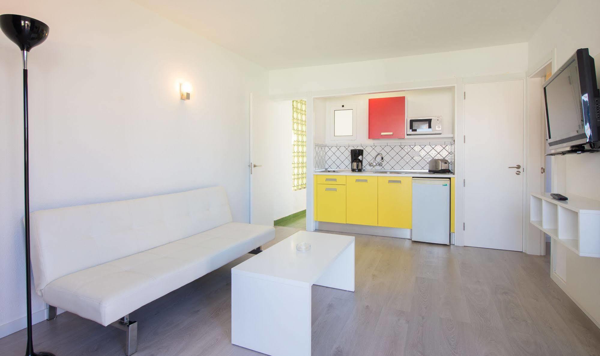 Sunny Village Apartment *