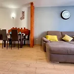 Ohmyhost360 - Sunny Home Holidays