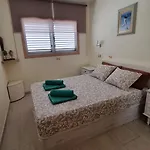 Nikis Flat