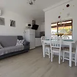 Sunny Apartment Australia By Yumbo