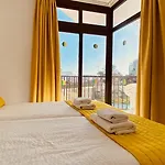 Sunny Apartment Near The Beach