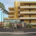 Los Cactus