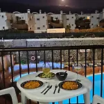 Ocean Front Cozy 2 Bedroom, 3 Beds Spacious- Netflix, Pool, Beach Lift & Fast Wifi