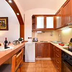 Jacuzzi & Garden Holiday Home