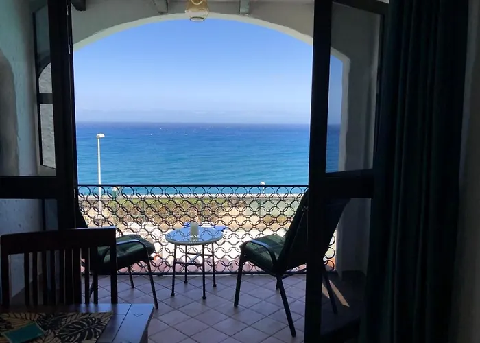 Panoramic Ocean View Apartment