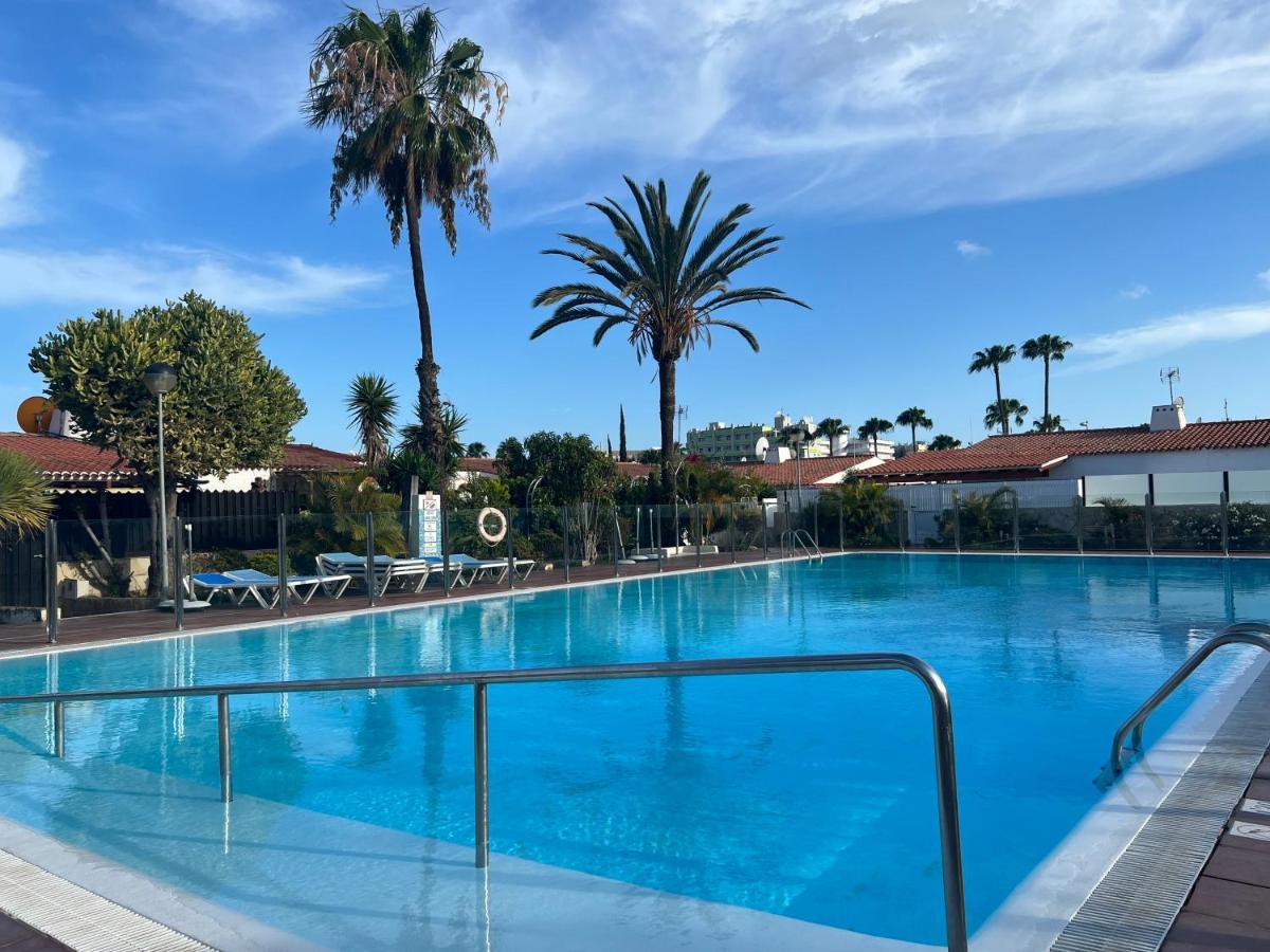 Agradable Bungalow Con Piscina Vakantiehuis