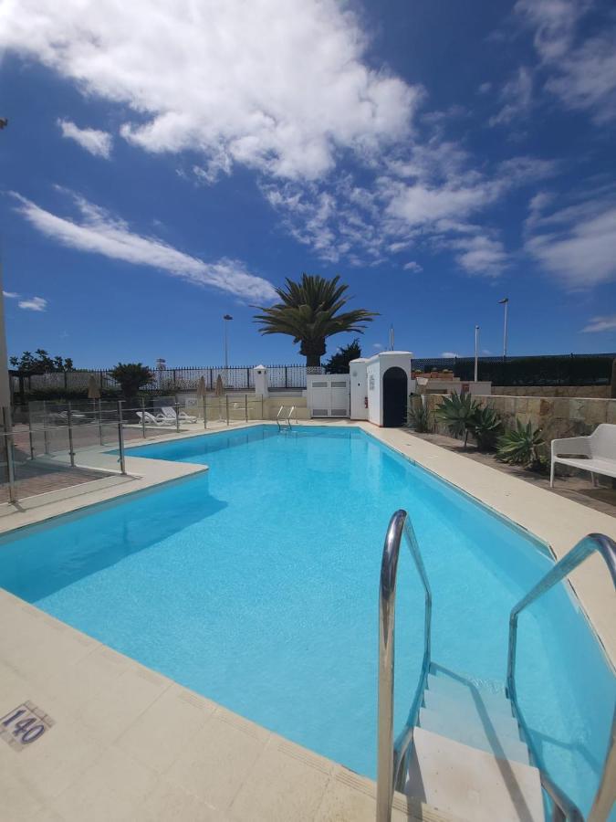 Lovers From In Sunny Gran Canaria Apartment