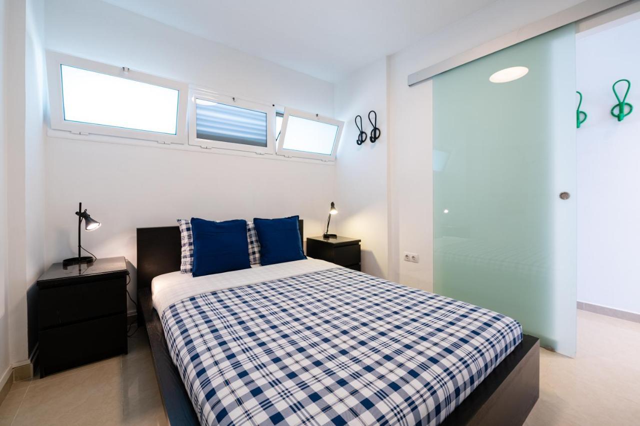 Colins Sea Views *