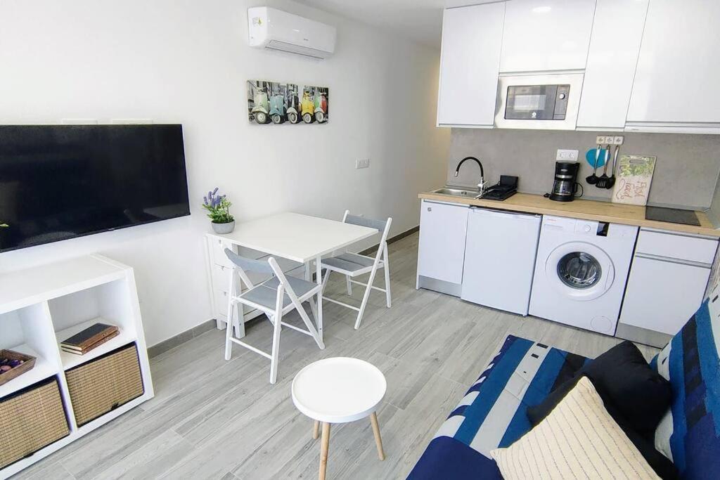 Apartment Blue 335 *