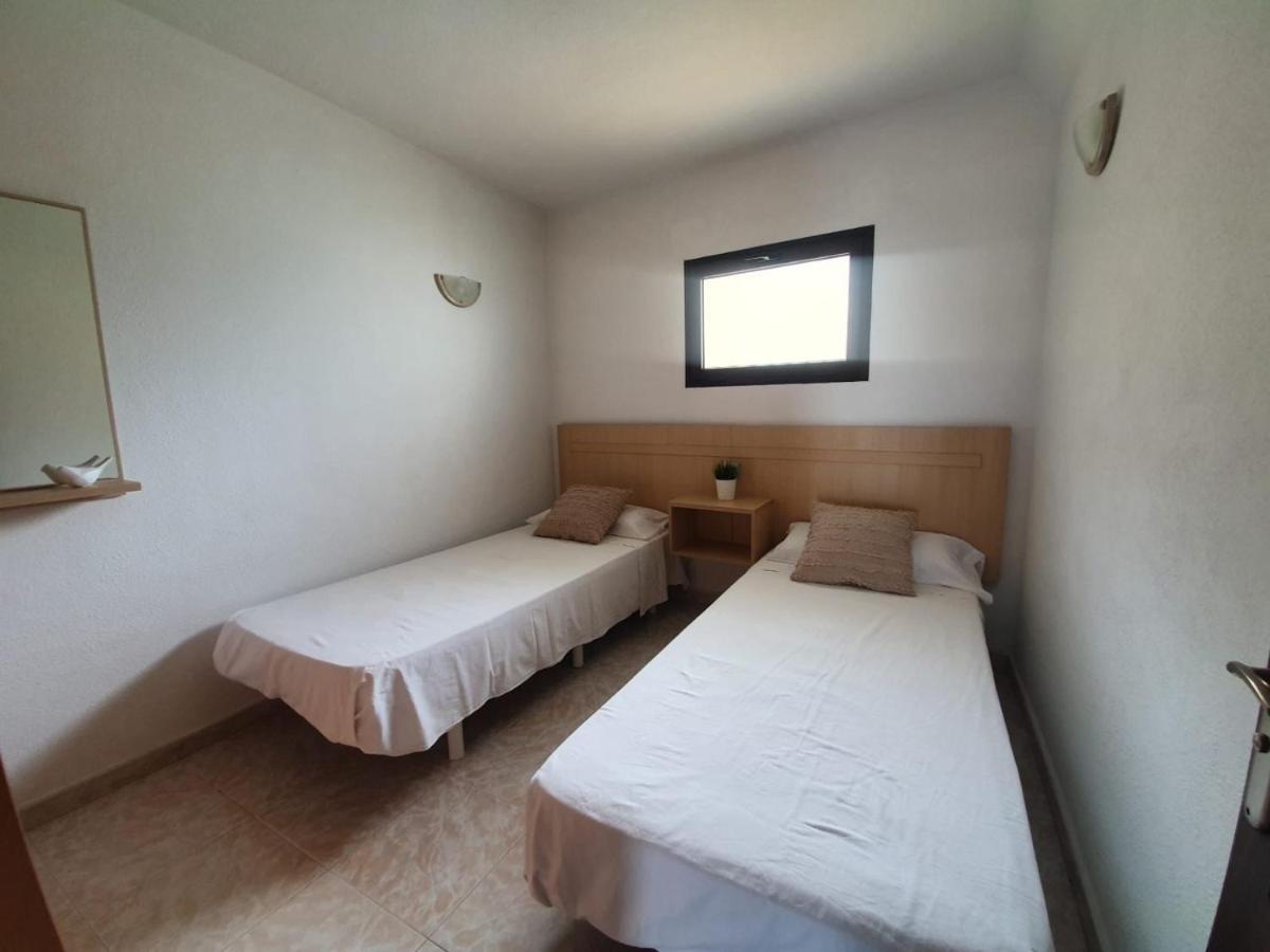 Ocean Front Cozy 2 Bedroom, 3 Beds Spacious- Netflix, Pool, Lift & Fast Wifi Huoneisto *