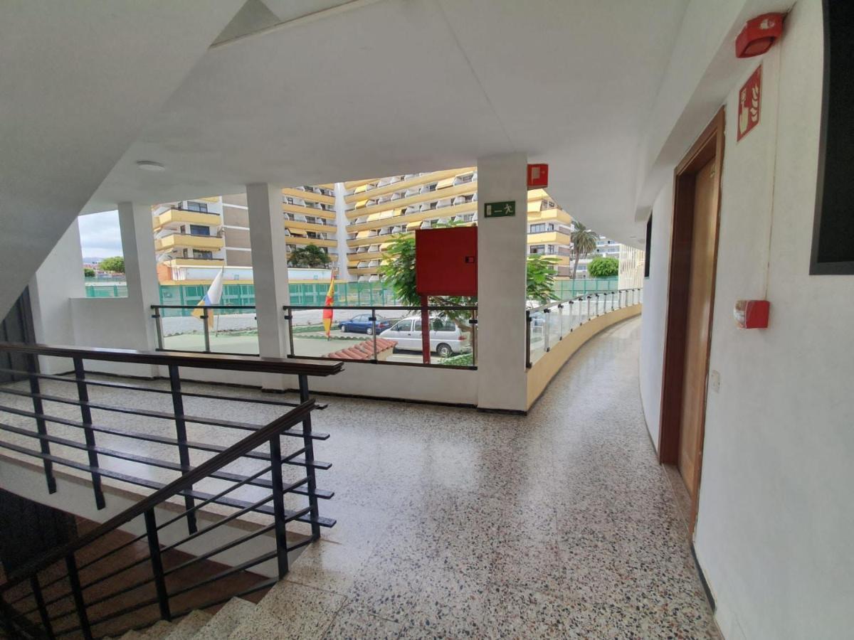 Ocean Front Cozy 2 Bedroom, 3 Beds Spacious- Netflix, Pool, Lift & Fast Wifi Huoneisto