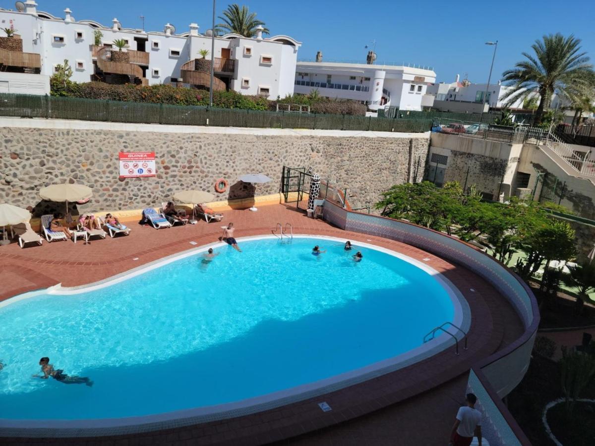Ocean Front Cozy 2 Bedroom, 3 Beds Spacious- Netflix, Pool, Lift & Fast Wifi * Playa del Inglés