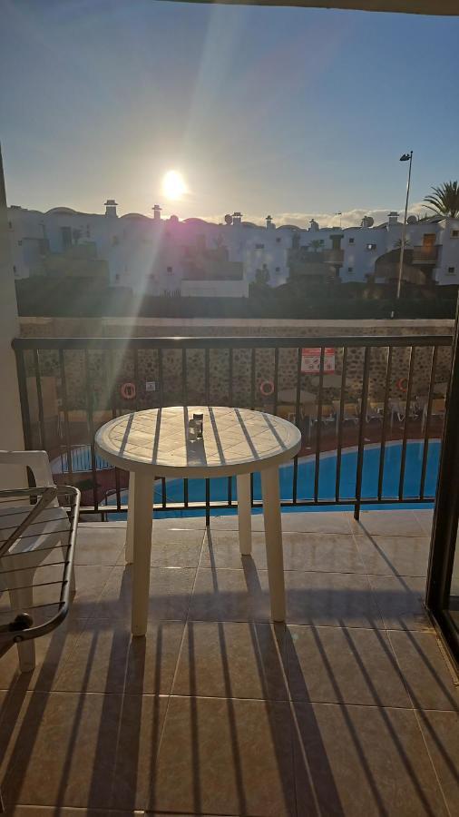 Ocean Front Cozy 2 Bedroom, 3 Beds Spacious- Netflix, Pool, Lift & Fast Wifi Playa del Inglés