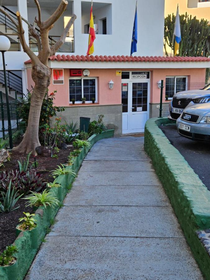 Ocean Front Cozy 2 Bedroom, 3 Beds Spacious- Netflix, Pool, Lift & Fast Wifi *