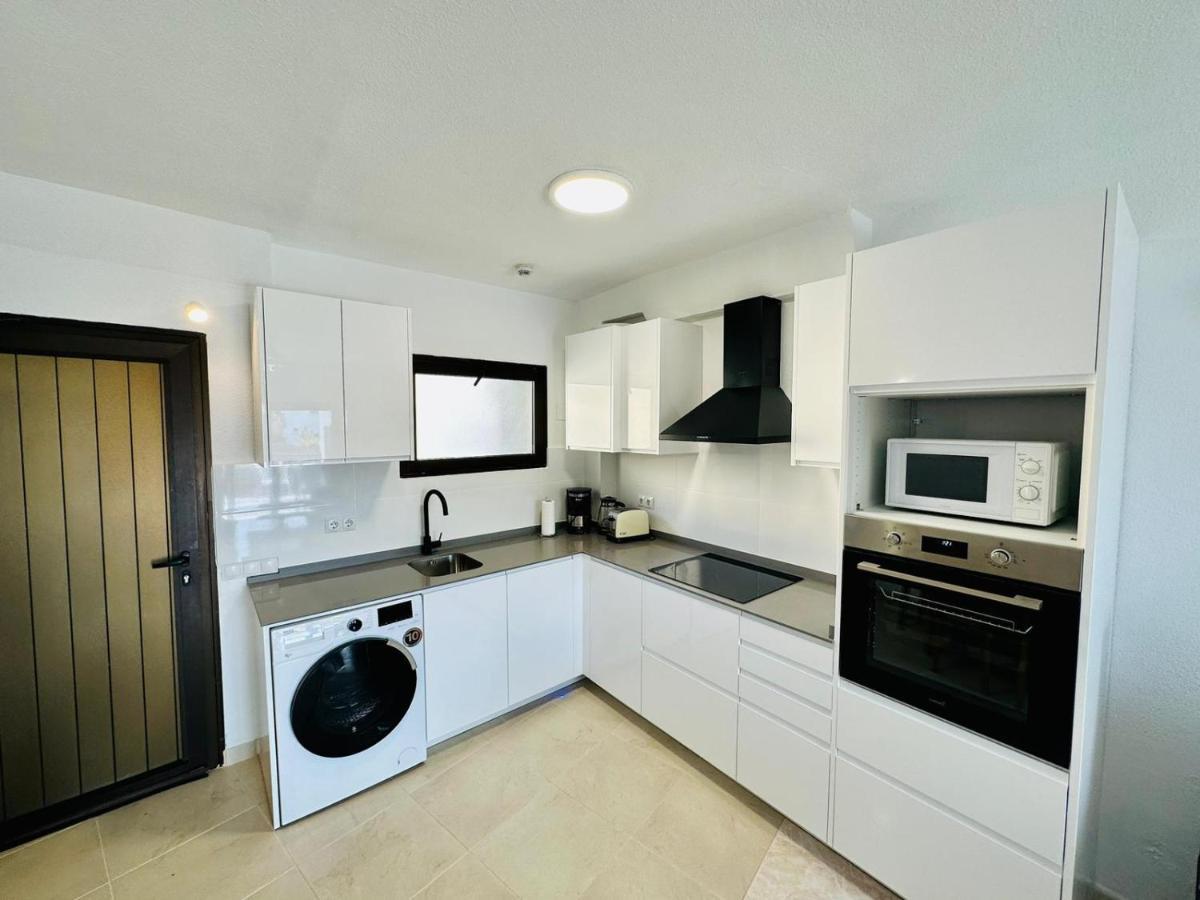 Huoneisto Ocean Front Cozy 2 Bedroom, 3 Beds Spacious- Netflix, Pool, Lift & Fast Wifi Playa del Inglés