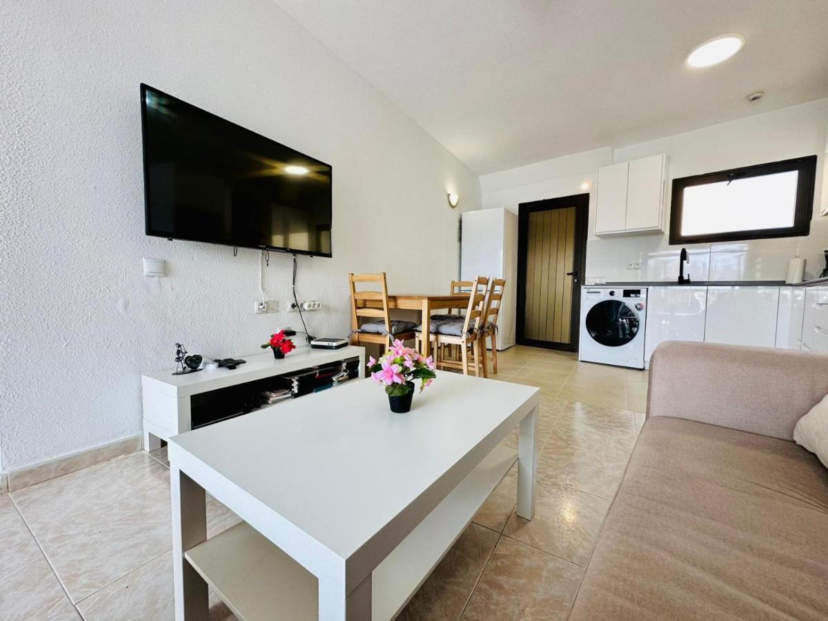 Huoneisto Ocean Front Cozy 2 Bedroom, 3 Beds Spacious- Netflix, Pool, Lift & Fast Wifi