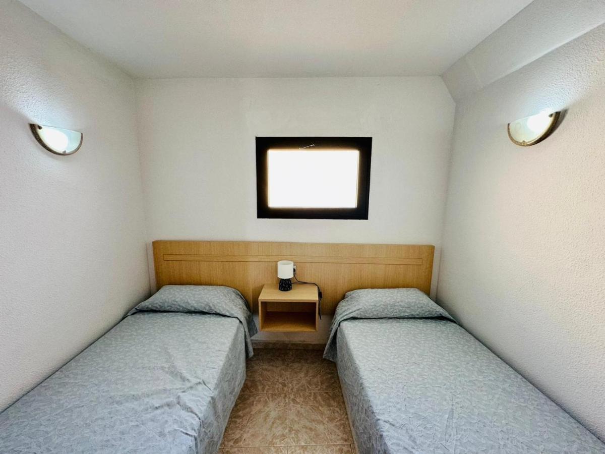 Ocean Front Cozy 2 Bedroom, 3 Beds Spacious- Netflix, Pool, Lift & Fast Wifi Huoneisto *
