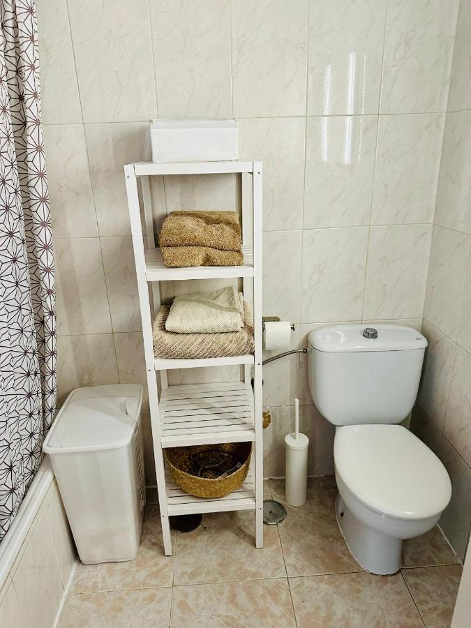 Ocean Front Cozy 2 Bedroom, 3 Beds Spacious- Netflix, Pool, Lift & Fast Wifi Huoneisto