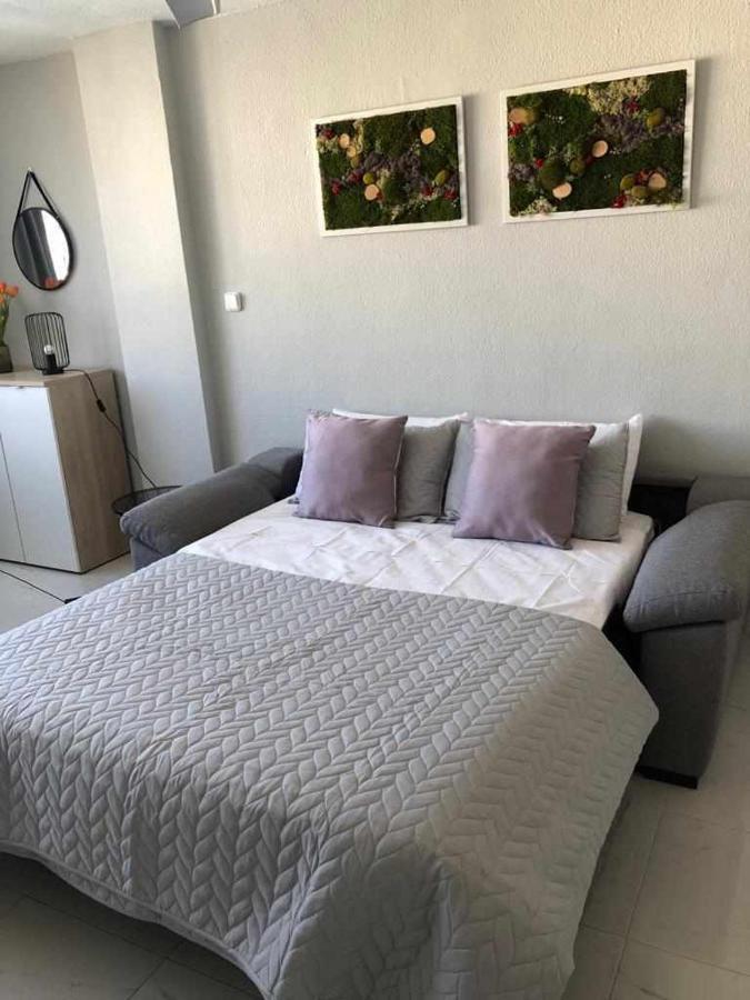 Con Piscina Y Aire Acondicionado *