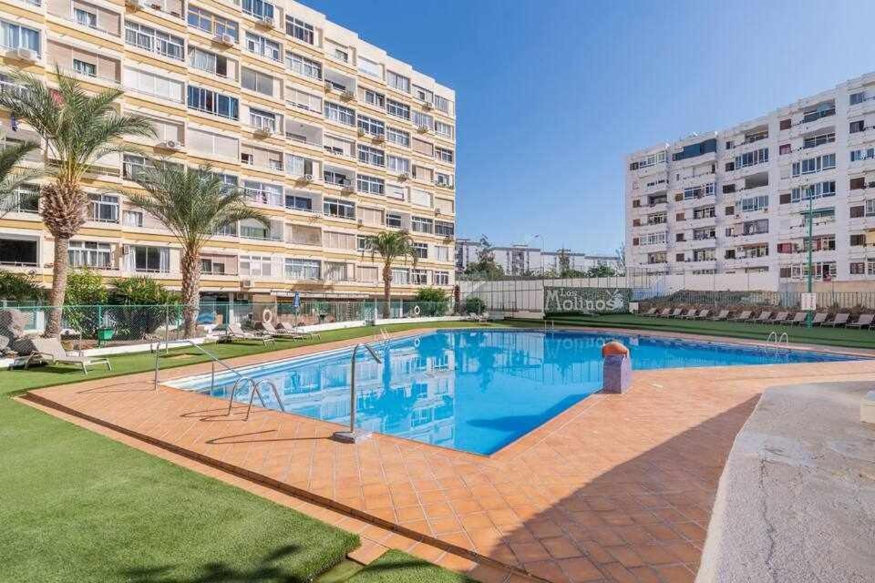 Con Piscina Y Aire Acondicionado *