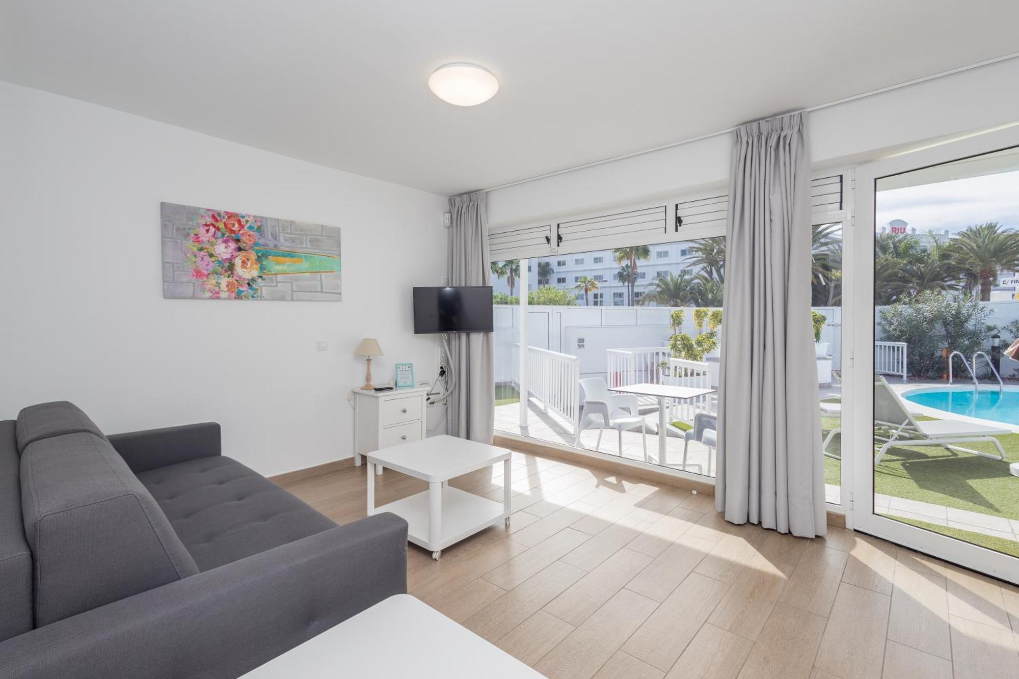 Lightbooking Alemania Piscina Privada Playa del Inglés