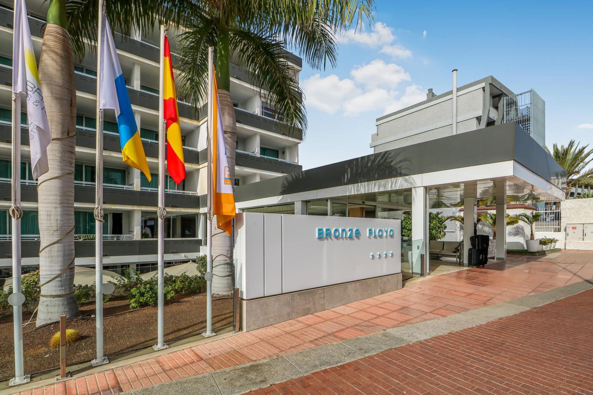 Golden Sands Pool Apartment