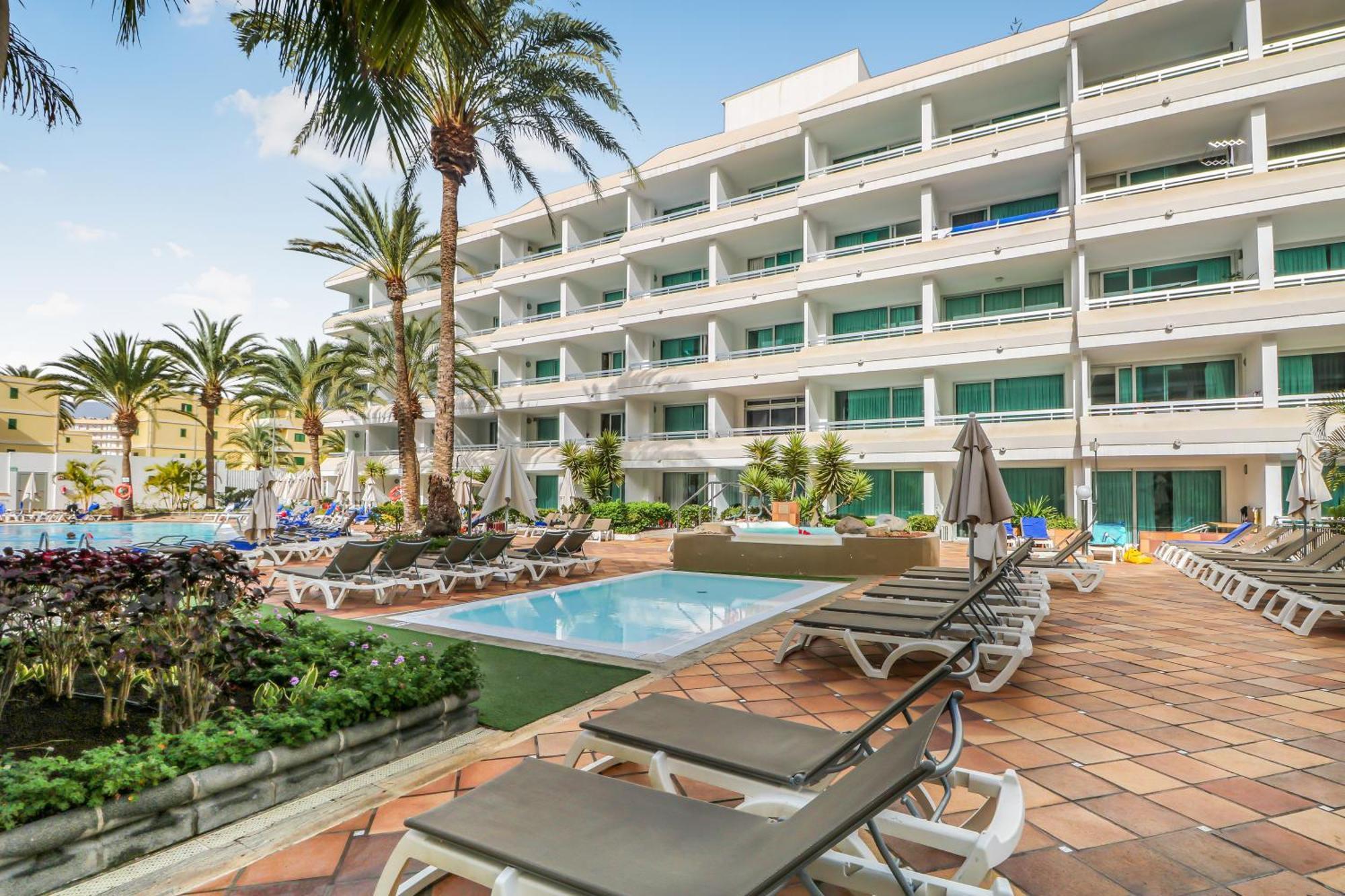 Golden Sands Pool Apartment