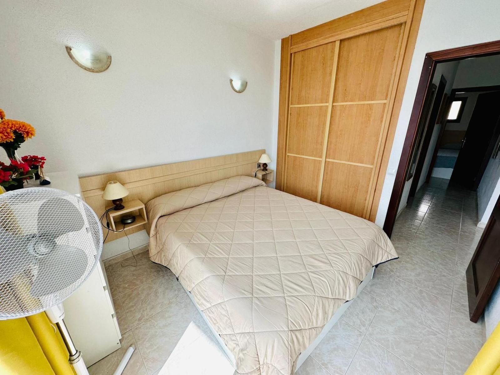 Ocean Front Cozy 2 Bedroom, 3 Beds Spacious- Netflix, Pool, Lift & Fast Wifi