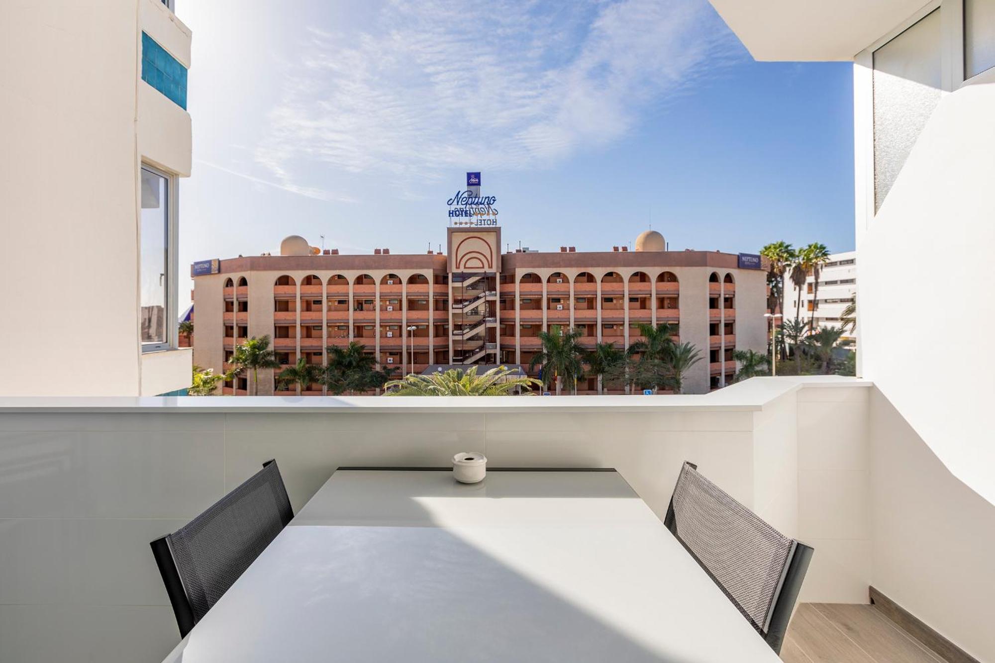 Apartment Chic & Stylish Near Yumbo Playa del Ingles (Gran Canaria)