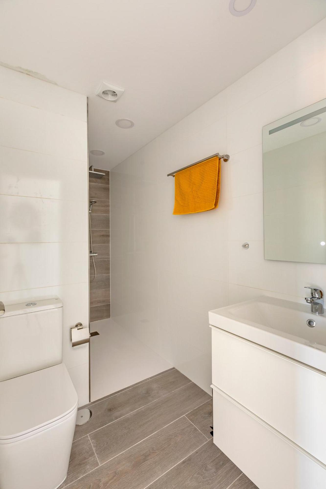 Chic & Stylish Near Yumbo Apartment