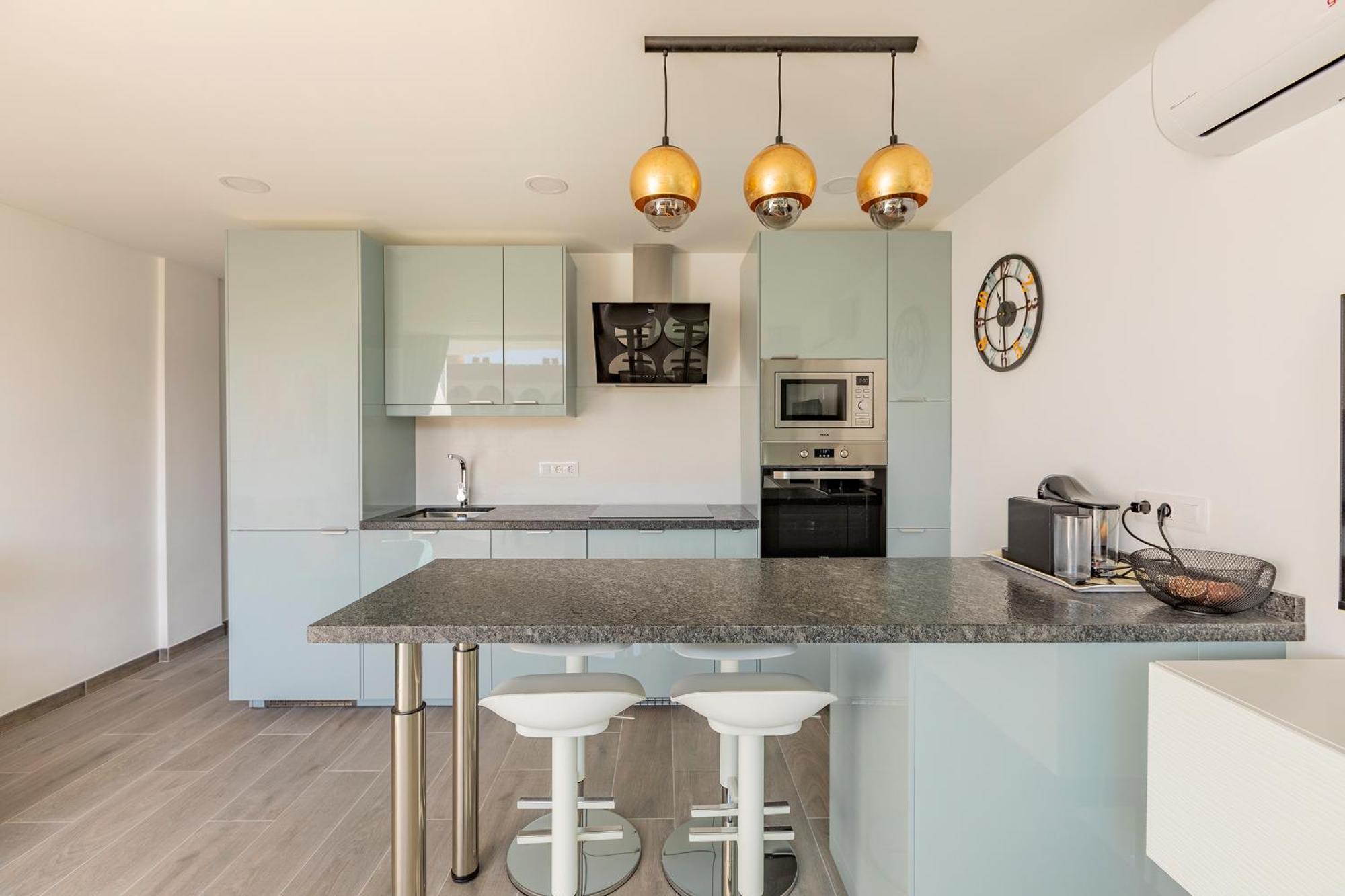 Apartment Chic & Stylish Near Yumbo *