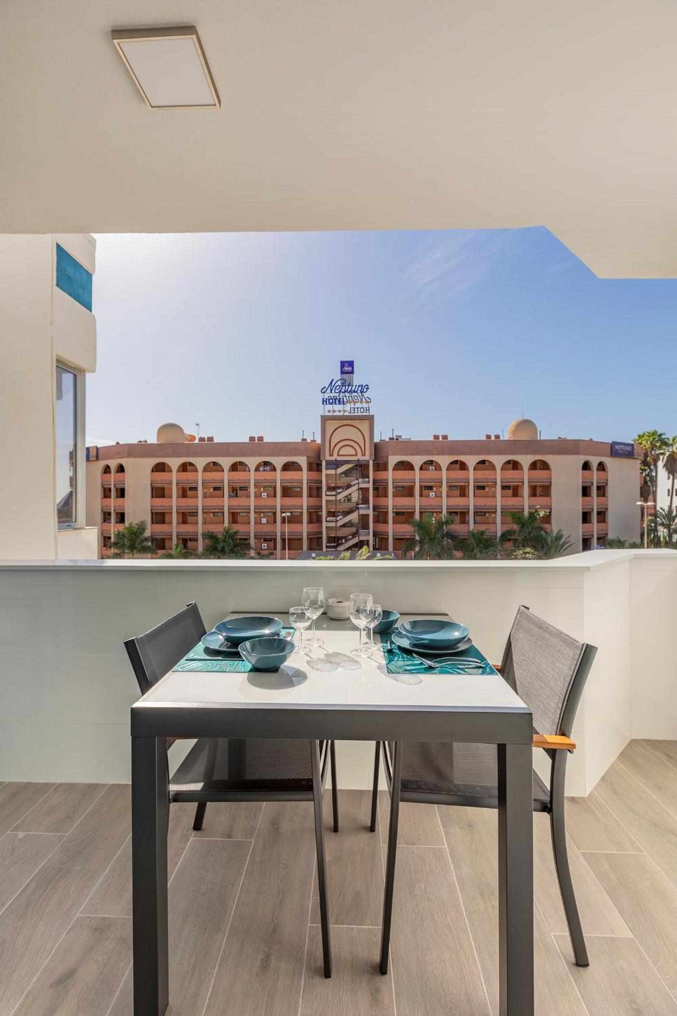 Chic & Stylish Near Yumbo * Playa del Ingles (Gran Canaria)