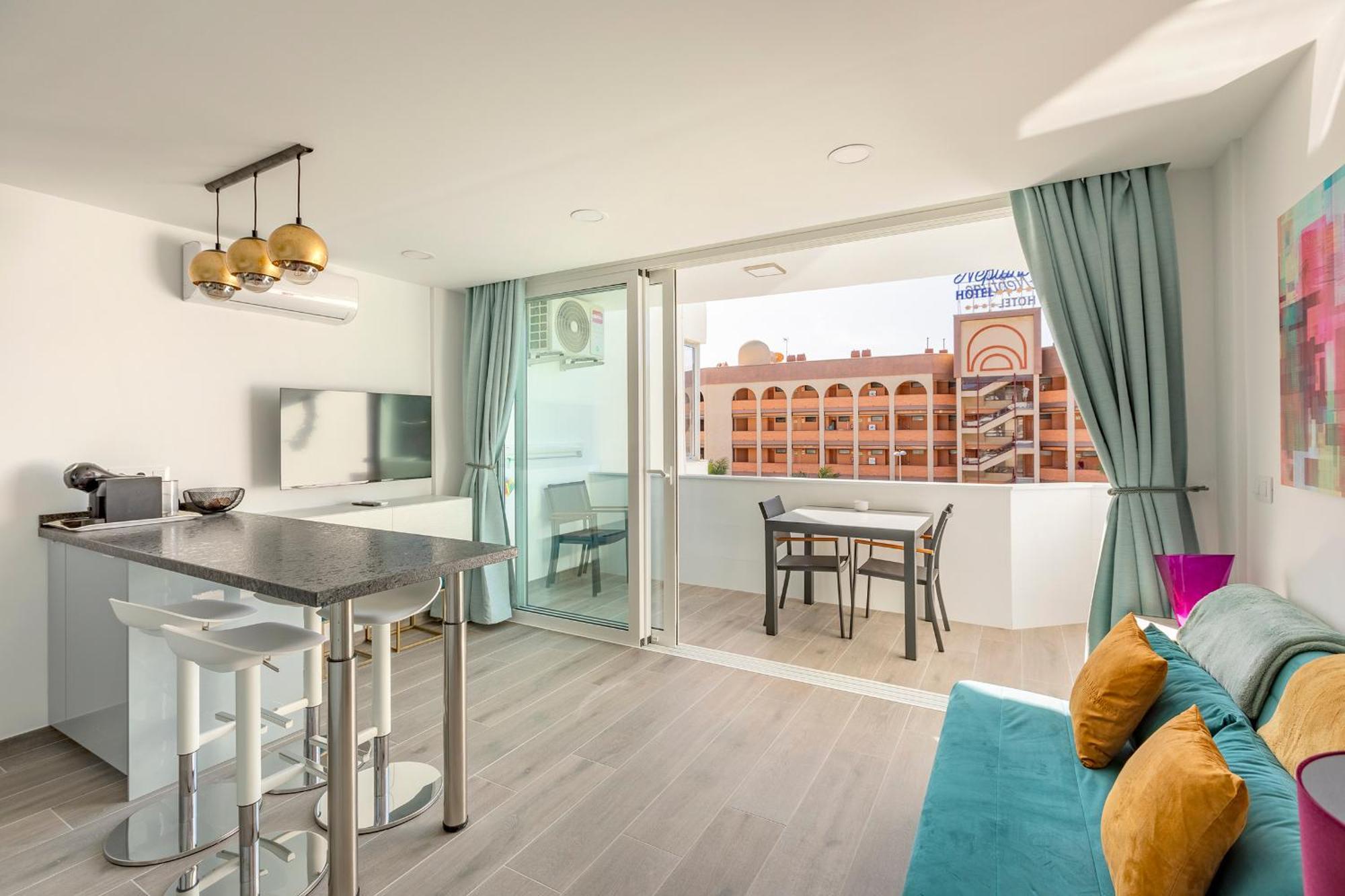 Chic & Stylish Near Yumbo Apartment