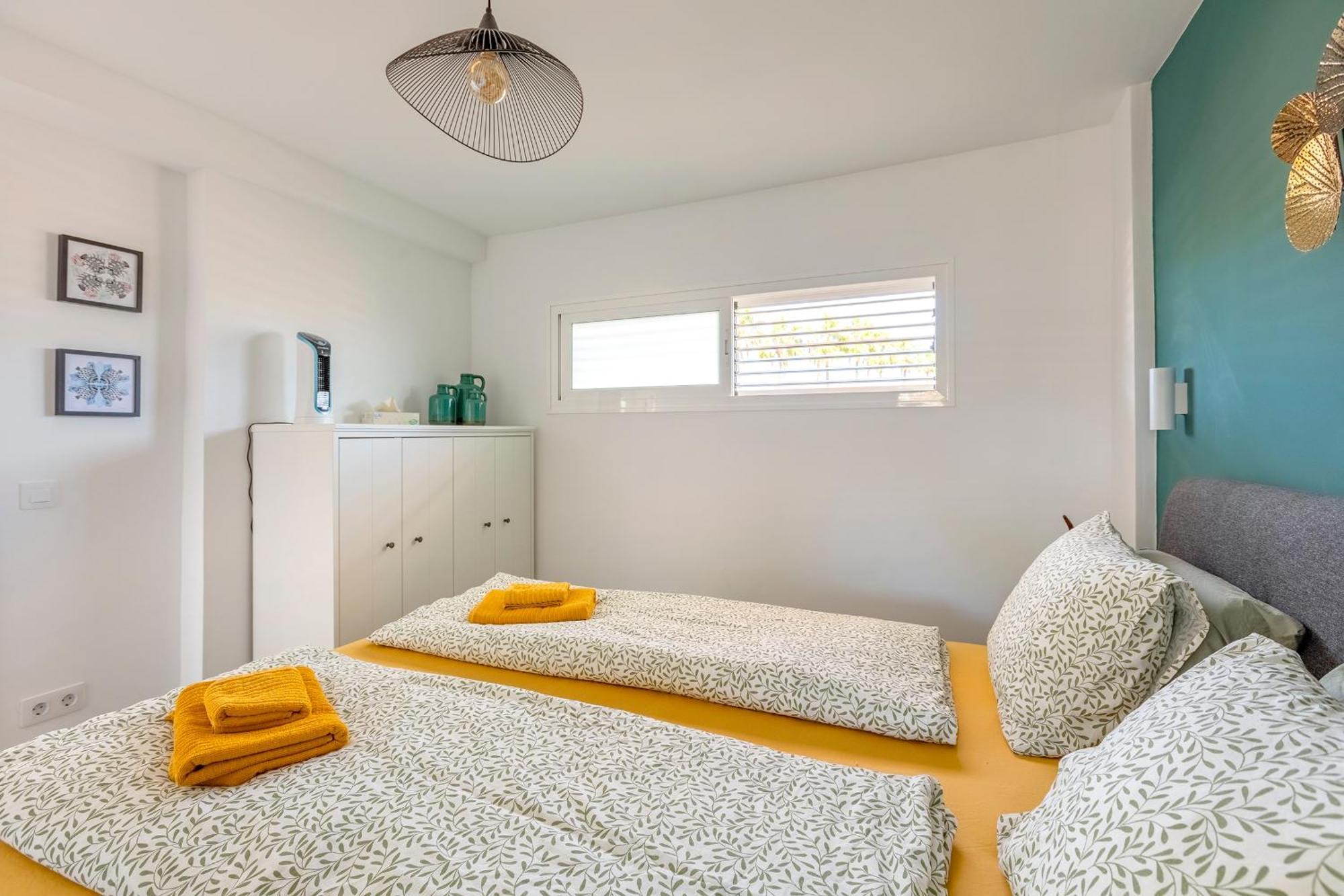 Apartment Chic & Stylish Near Yumbo *