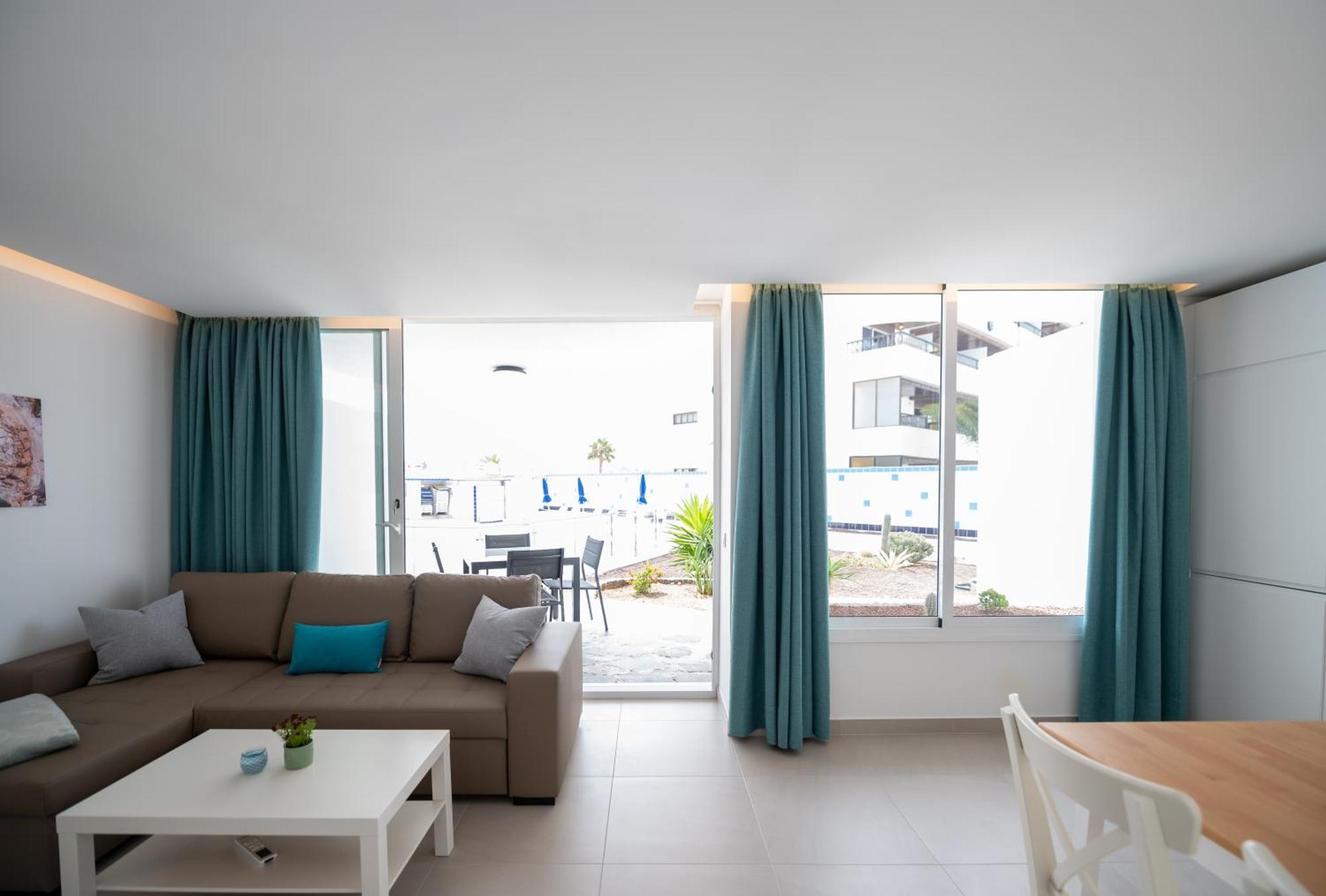Tamaran 114, 115, 118 Playa del Ingles (Gran Canaria)