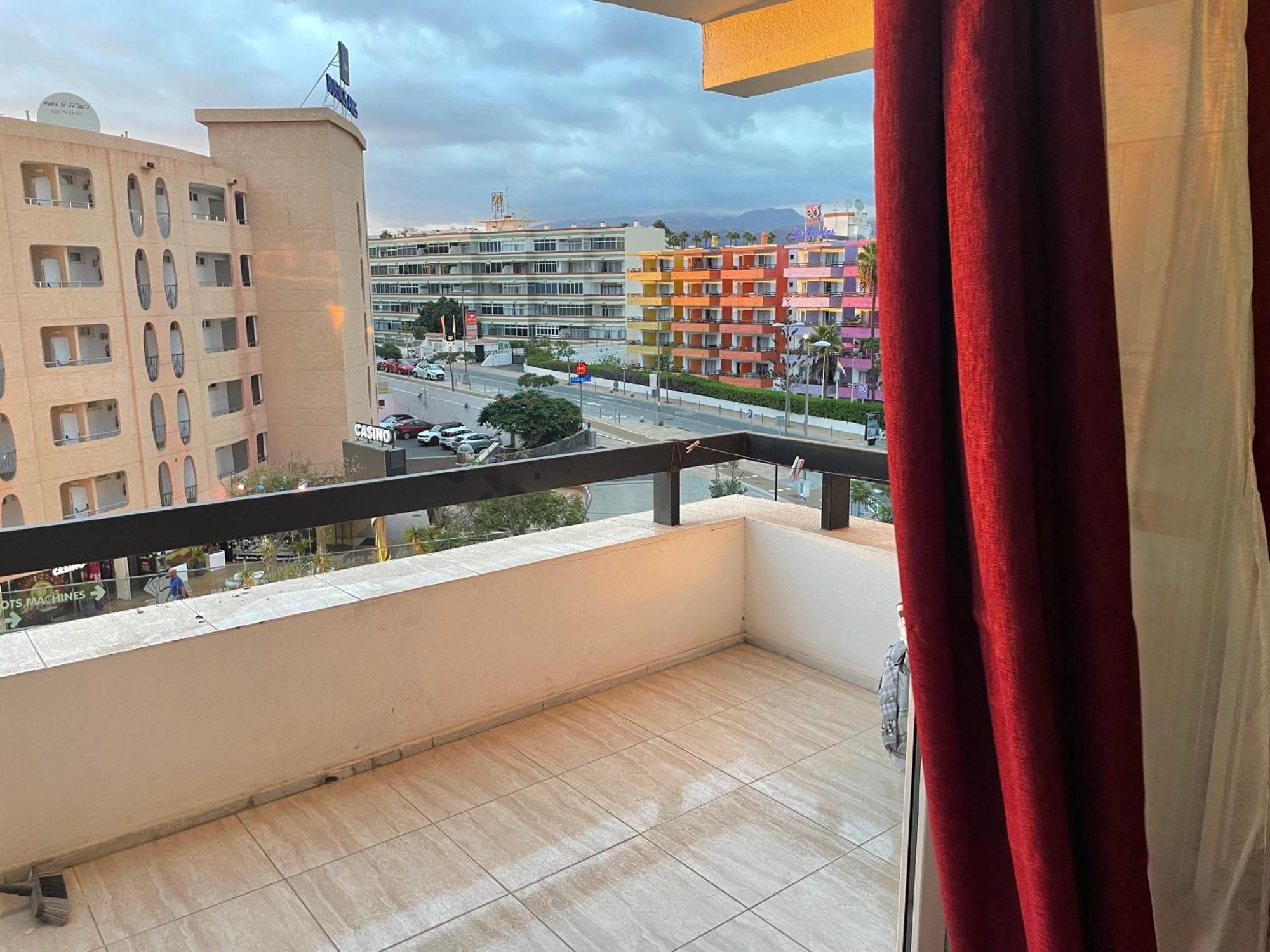 4th Floor Yumbo Centrum Apartment