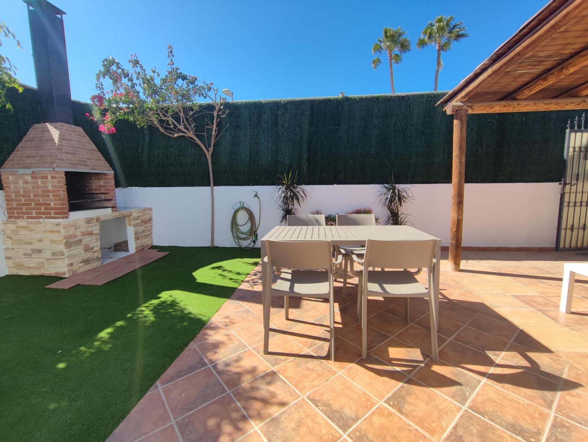 Con Jardin Privado Junto Al Yumbo Appartement *
