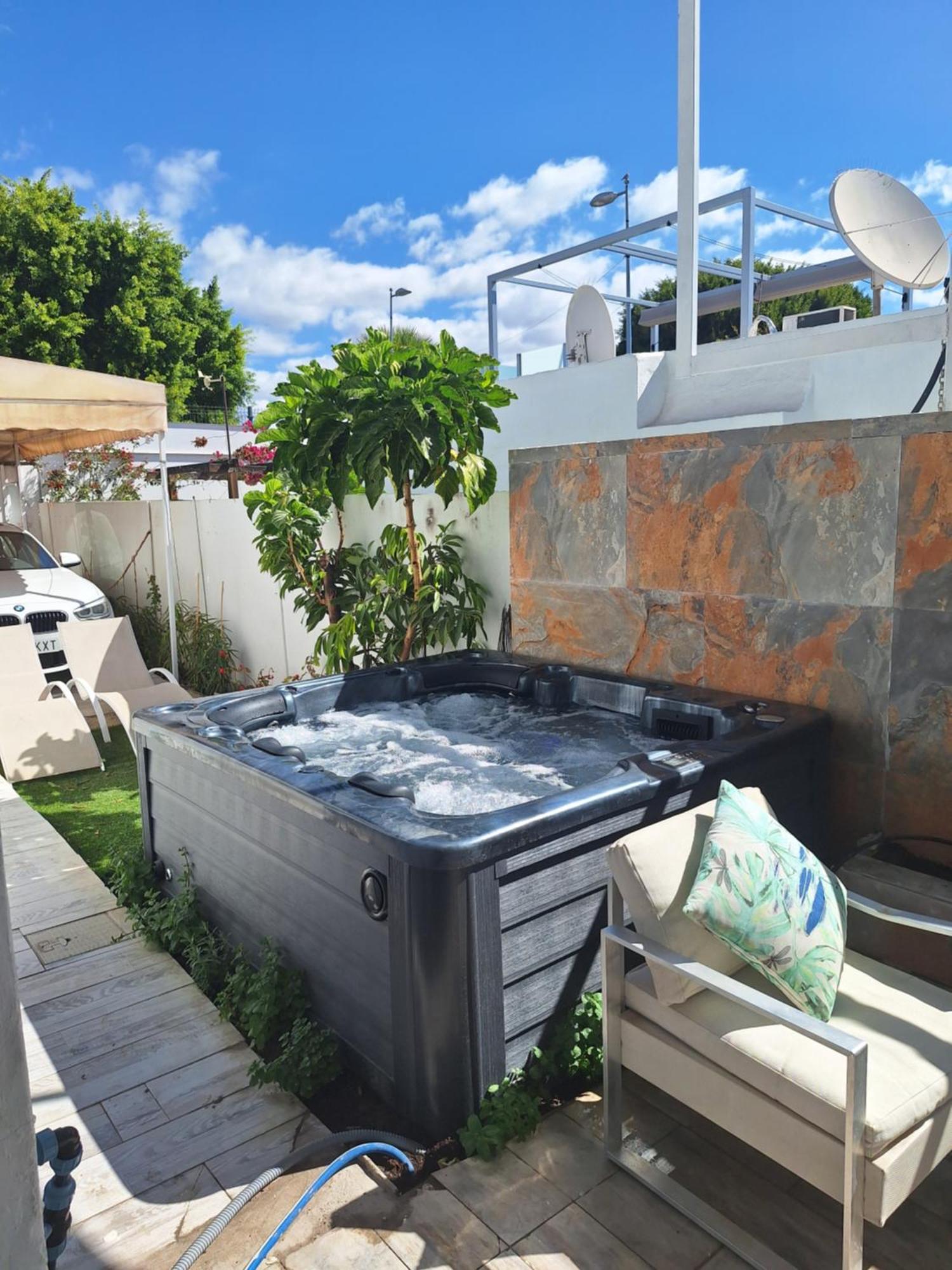 Bungalow 2-4 With Jacuzzi * Playa del Inglés