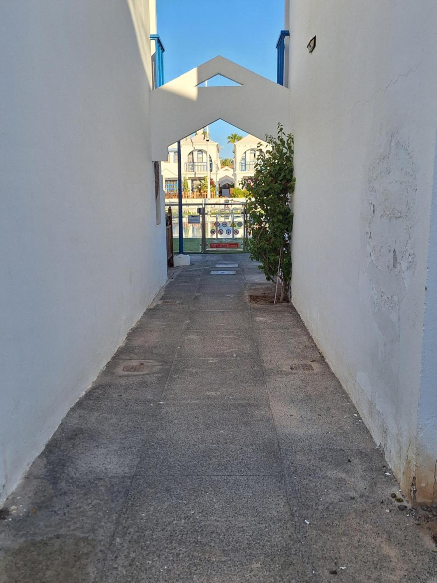 Poolfront Vakantiehuis *