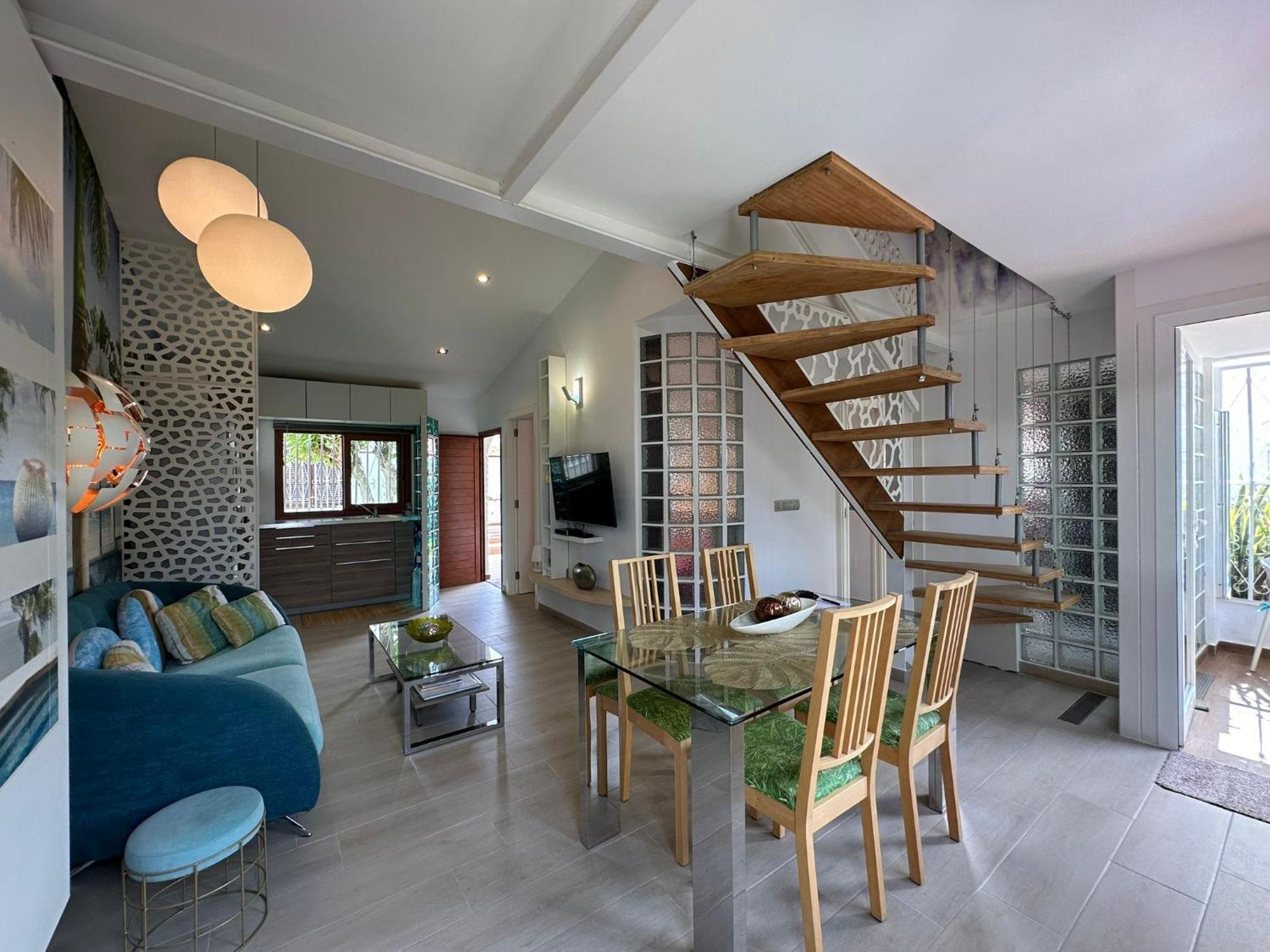 Villa Parrot Cage - The Gay