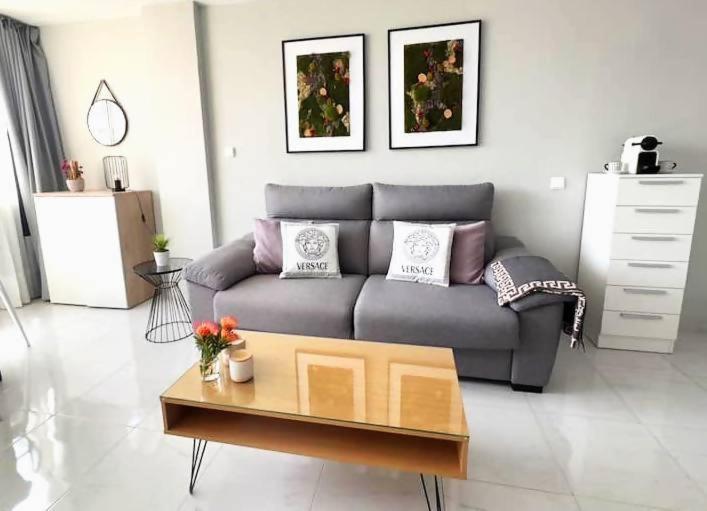 Con Piscina Y Aire Acondicionado Apartment