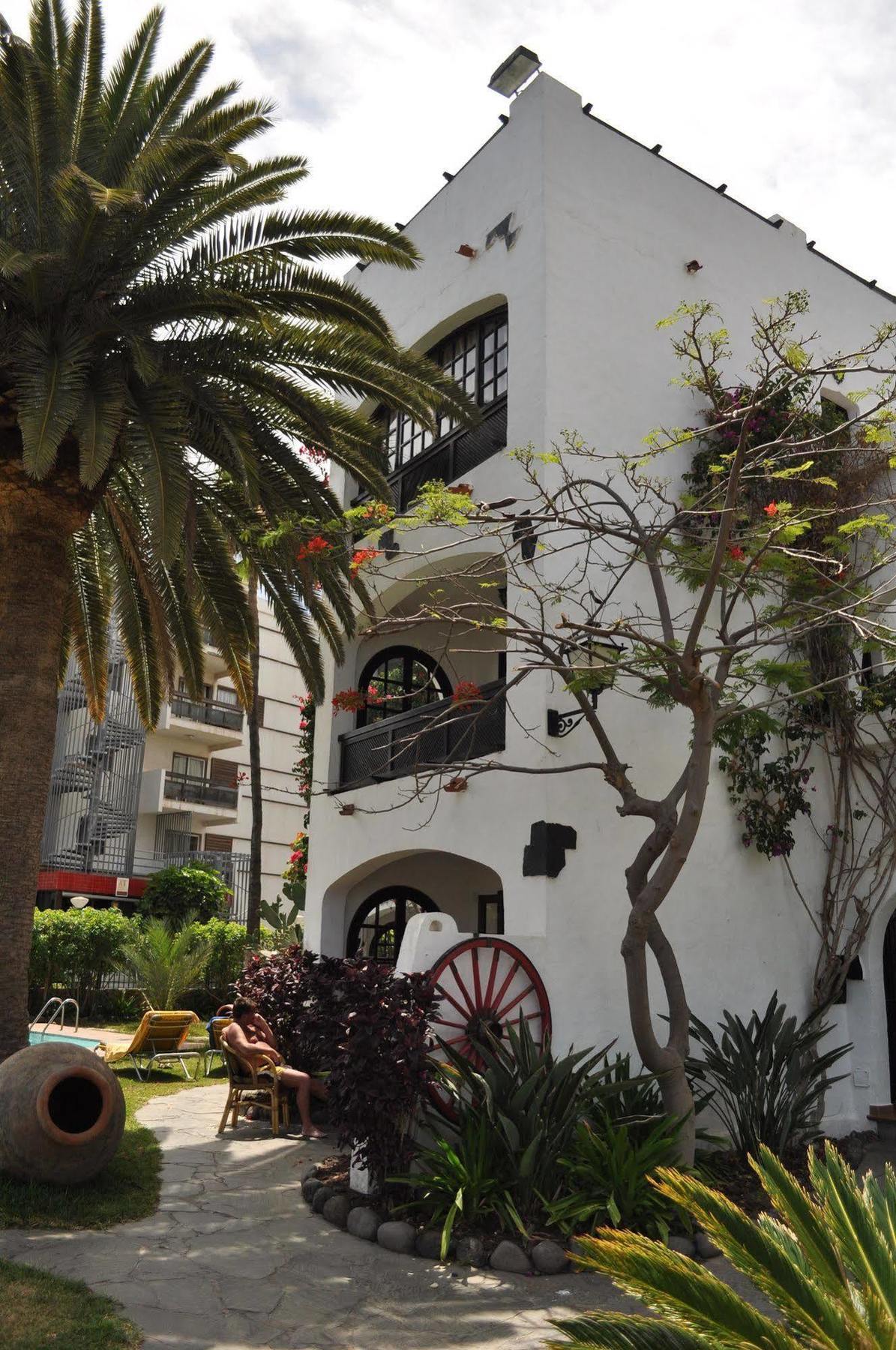 El Chaparral Apartment *