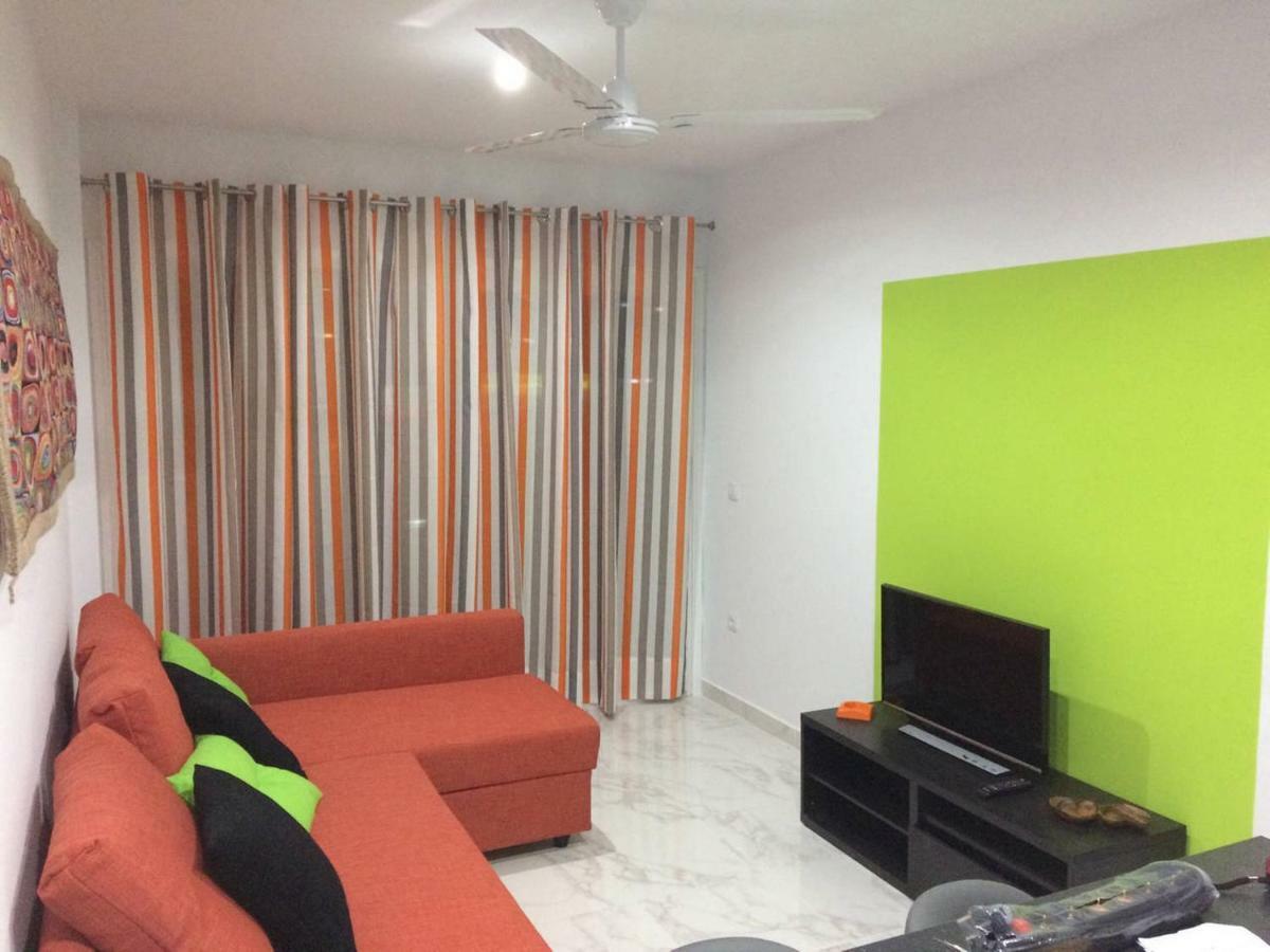 Apartment 5 Min Walk From Yumbo 208