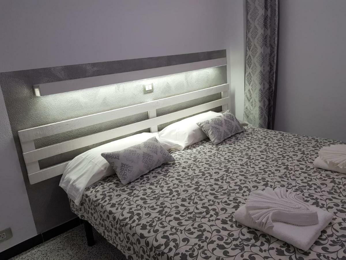 5 Min Walk From Yumbo 216 Apartment