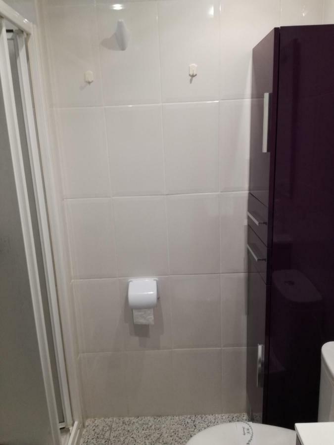 5 Min Walk From Yumbo 216 Apartment